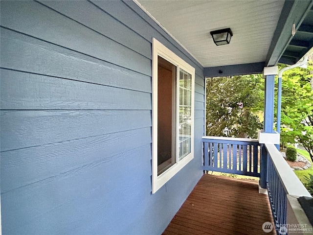 balcony featuring covered porch