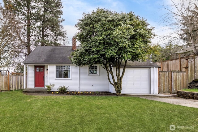 view of front of house featuring fence, driveway, an attached garage, a shingled roof, and a front lawn