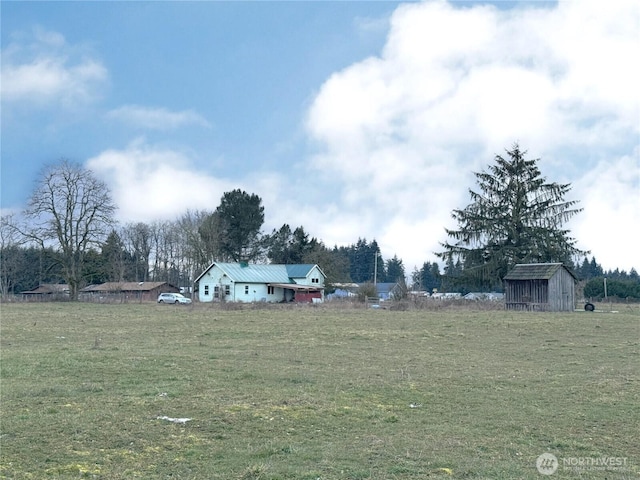 view of yard with a storage unit and an outdoor structure