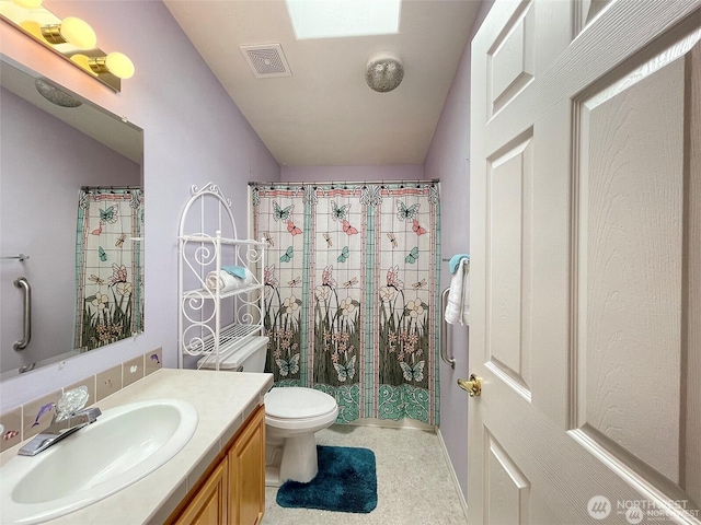 bathroom with vanity, a shower with shower curtain, toilet, and visible vents