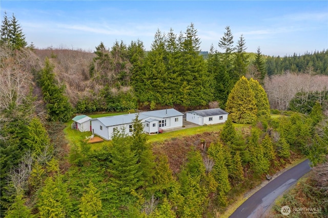 bird's eye view featuring a forest view