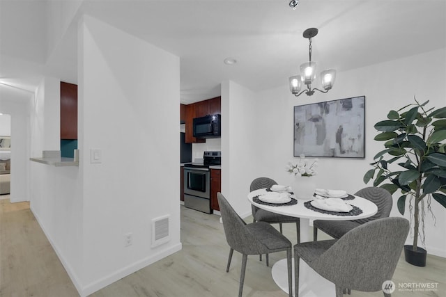 975 Aberdeen Ave NE Unit F407, Renton, WA 98056 - dining space with an inviting chandelier, light wood-style flooring, baseboards, and visible vents