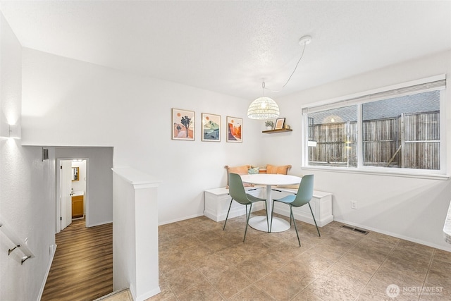 dining area with visible vents and baseboards