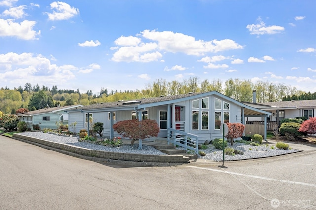 1402 22nd St NE Unit 402, Auburn, WA 98002 - view of mid-century modern home