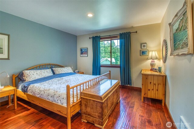 bedroom featuring hardwood / wood-style flooring, baseboards, and recessed lighting