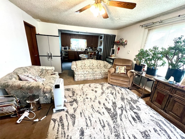 living area featuring a textured ceiling and ceiling fan