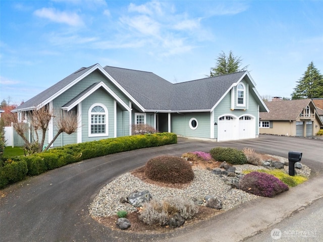 view of front facade featuring driveway