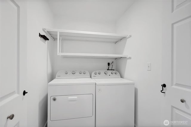 laundry room with laundry area and independent washer and dryer