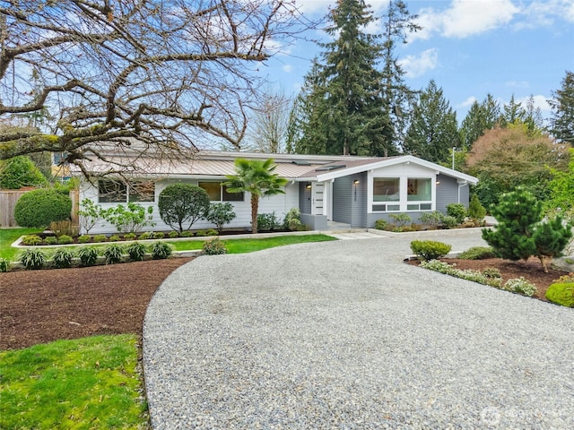 view of front of home featuring gravel driveway