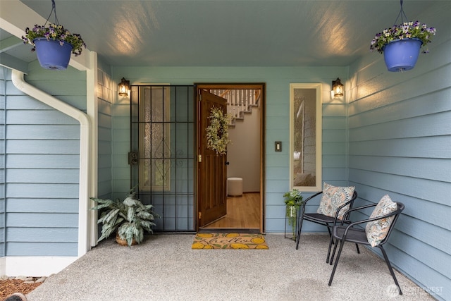 doorway to property with covered porch