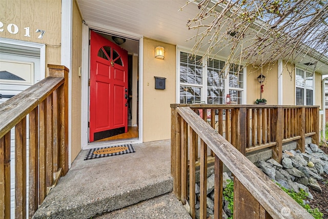 doorway to property with covered porch