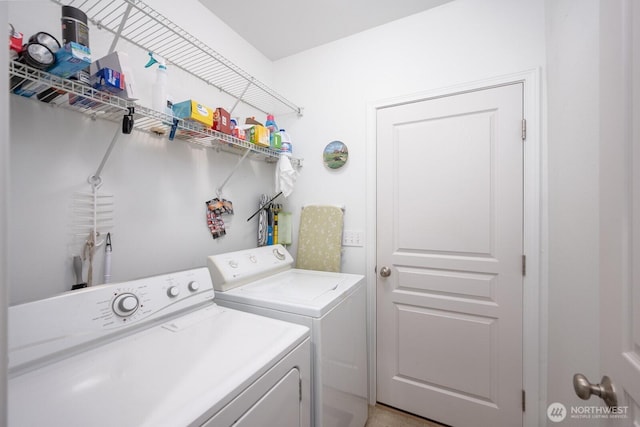 washroom with laundry area and independent washer and dryer