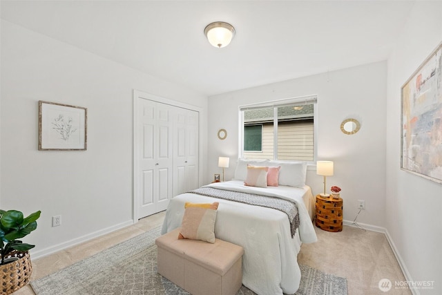 bedroom featuring baseboards, carpet floors, and a closet