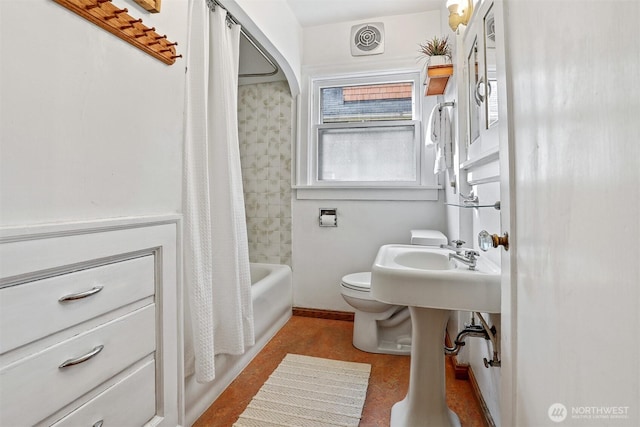 full bath with visible vents, toilet, baseboards, and shower / bath combo