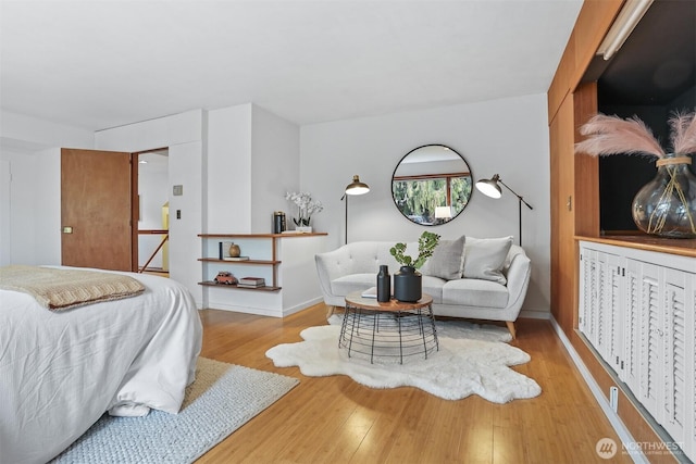 bedroom with baseboards and hardwood / wood-style flooring