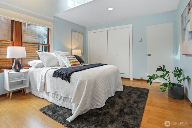 bedroom featuring recessed lighting, a closet, baseboards, and light wood-style floors