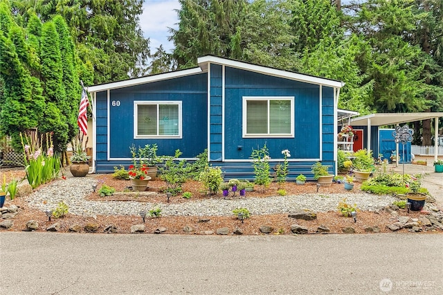 view of front of property featuring fence