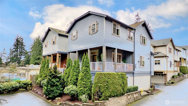 view of front of house featuring driveway