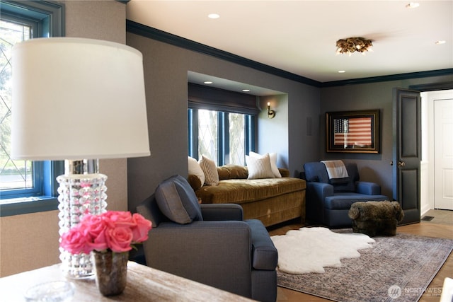 living room featuring recessed lighting, a healthy amount of sunlight, crown molding, and wood finished floors