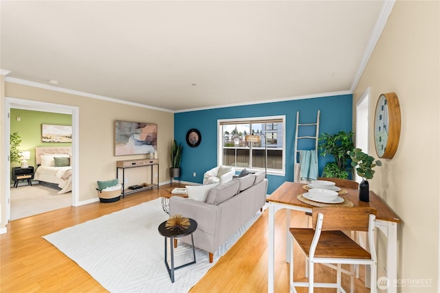 living room with baseboards, light wood-style flooring, and crown molding