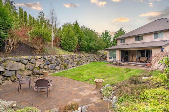 view of yard featuring a patio