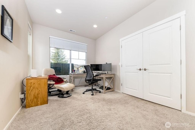 carpeted home office featuring visible vents, recessed lighting, and baseboards