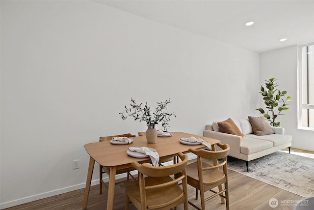 dining space with recessed lighting, light wood-style floors, and baseboards