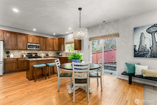 dining room with visible vents, recessed lighting, baseboards, and light wood-style floors