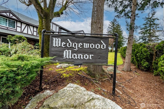 view of community / neighborhood sign