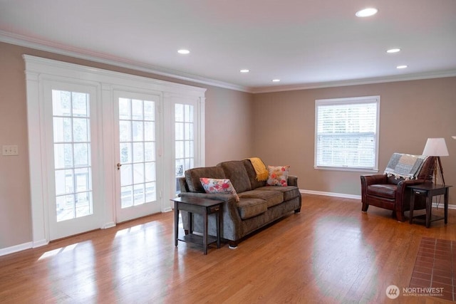 1120 Home Ave, Walla Walla, WA 99362 - living room featuring crown molding, plenty of natural light, baseboards, light wood-style floors, and recessed lighting