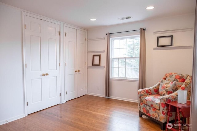 1120 Home Ave, Walla Walla, WA 99362 - sitting room featuring light wood-style floors, baseboards, and recessed lighting