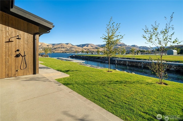 view of yard with a water and mountain view