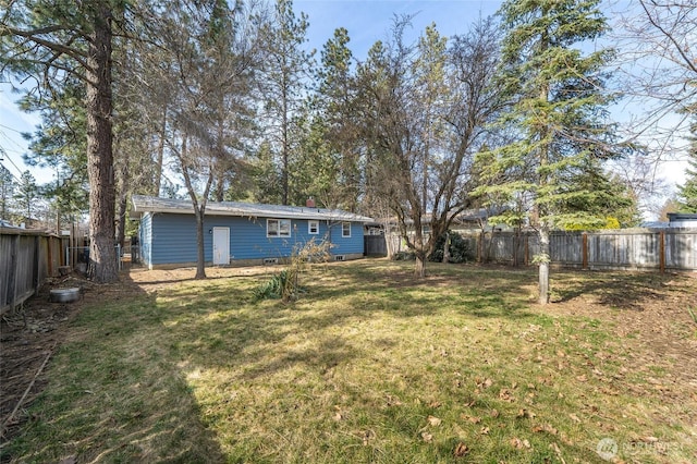 view of yard featuring a fenced backyard