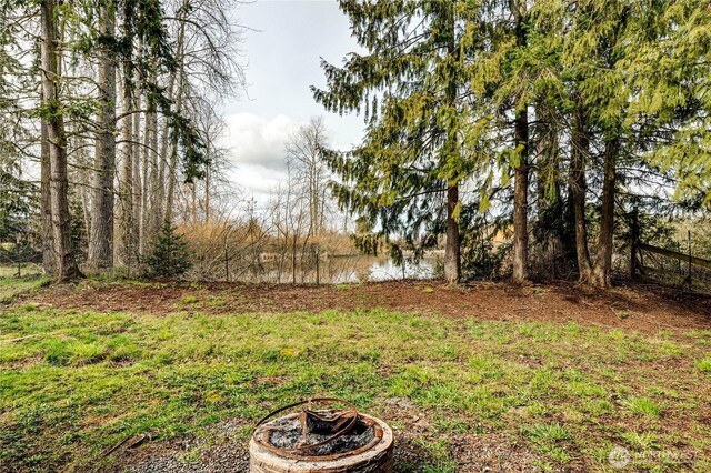 view of yard featuring an outdoor fire pit