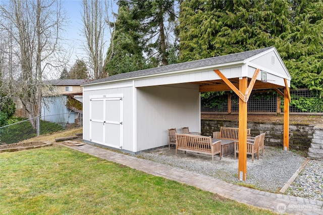 view of outdoor structure featuring an outdoor hangout area, an outdoor structure, and fence