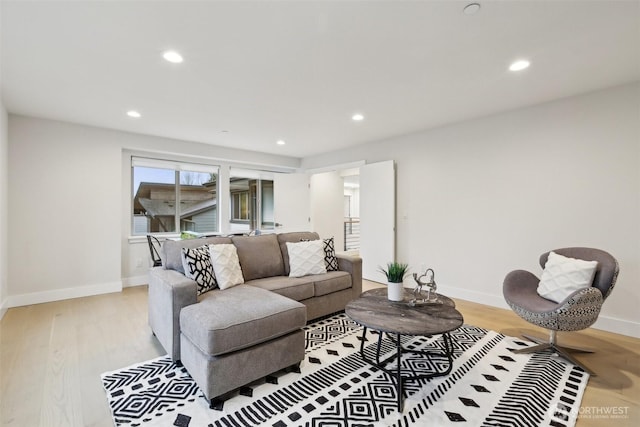 living area featuring recessed lighting, baseboards, and light wood-style floors