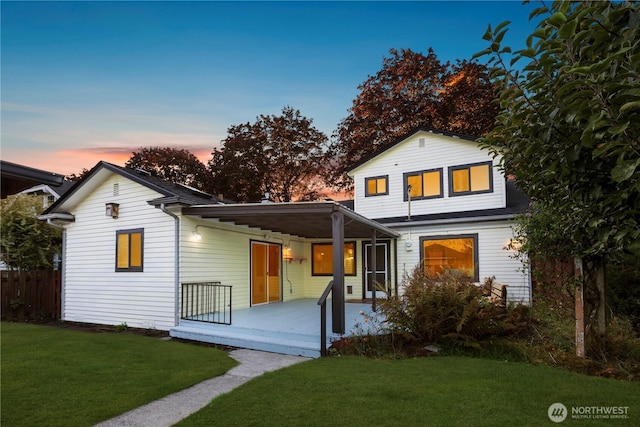 view of front of house featuring a front lawn and fence