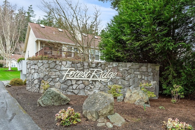 view of community / neighborhood sign