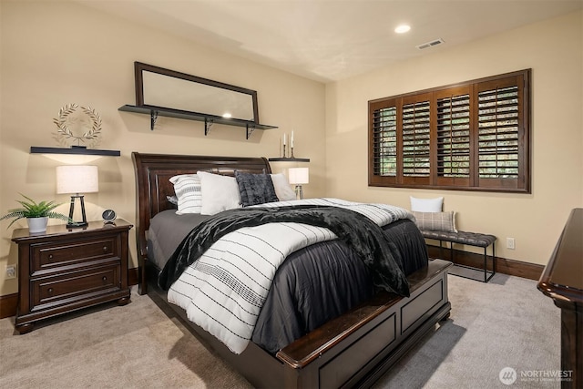 253 E Lake Sammamish Pkwy SE, Sammamish, WA 98074 - bedroom with light colored carpet, baseboards, visible vents, and recessed lighting