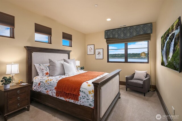253 E Lake Sammamish Pkwy SE, Sammamish, WA 98074 - bedroom featuring carpet flooring, baseboards, visible vents, and recessed lighting
