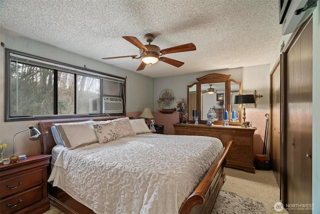 bedroom featuring a closet, a textured ceiling, light carpet, and ceiling fan