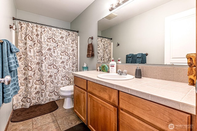 bathroom featuring vanity, a shower with shower curtain, toilet, and visible vents