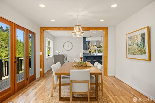 dining space featuring visible vents, baseboards, a notable chandelier, recessed lighting, and light wood-style flooring