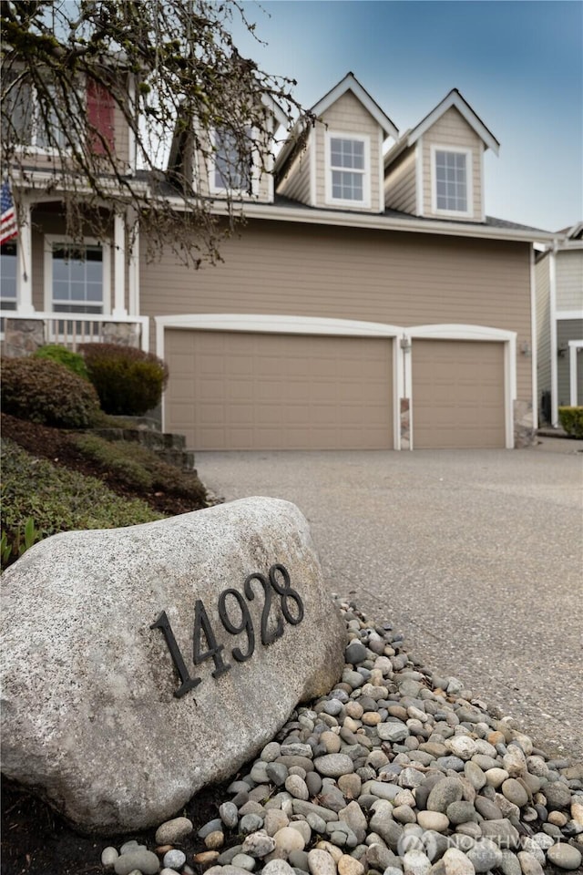 view of front facade featuring a garage and driveway