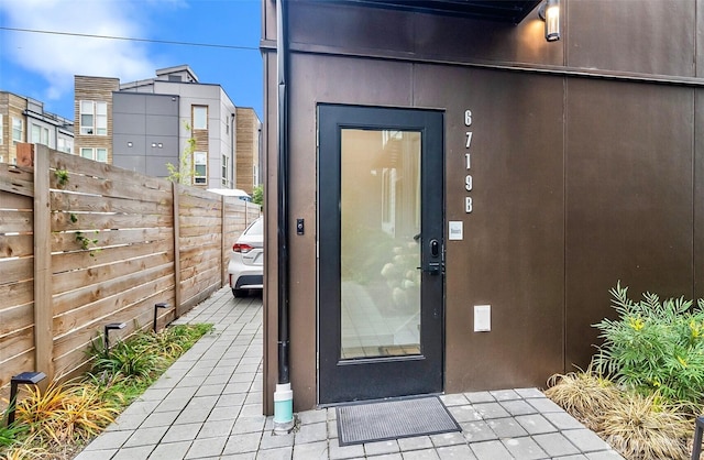 entrance to property with fence