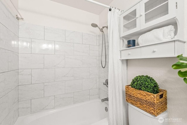 full bathroom featuring shower / bathtub combination with curtain