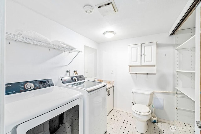 laundry area featuring laundry area, washing machine and dryer, visible vents, and baseboards