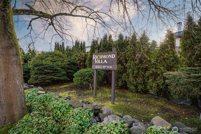 view of community / neighborhood sign