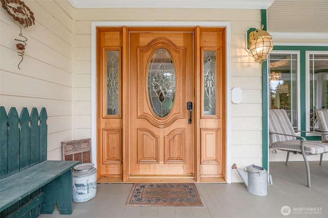 property entrance featuring a porch