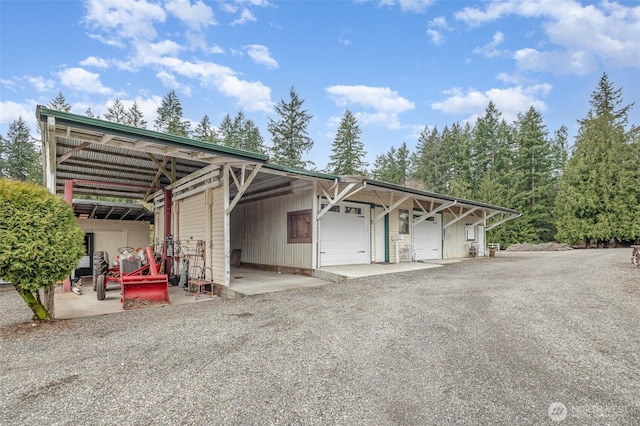 garage featuring a garage